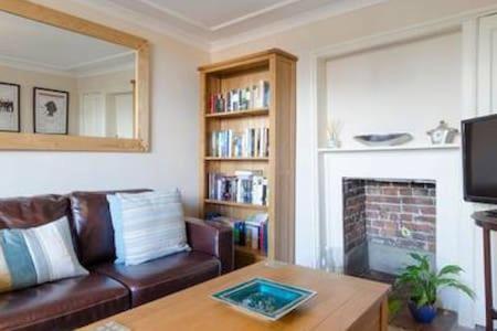 Number 5 Bed & Breakfast Rye Bagian luar foto